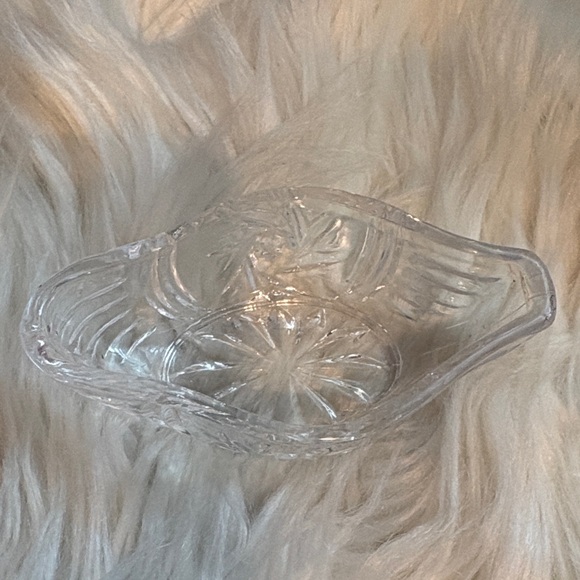 Elegant Glass Swan Figurine - Picture 3 of 10